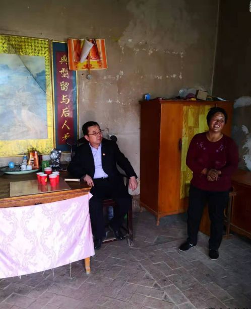 平?jīng)鲢垂鹃_展“踐行初心使命，助推脫貧攻堅(jiān)”主題黨日活動(圖2)