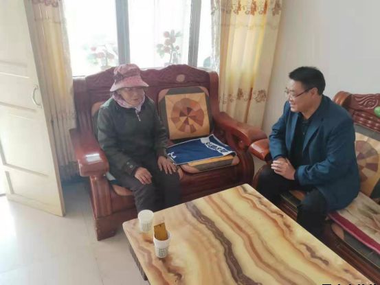 平?jīng)鲢垂鹃_展“踐行初心使命，助推脫貧攻堅(jiān)”主題黨日活動(圖5)